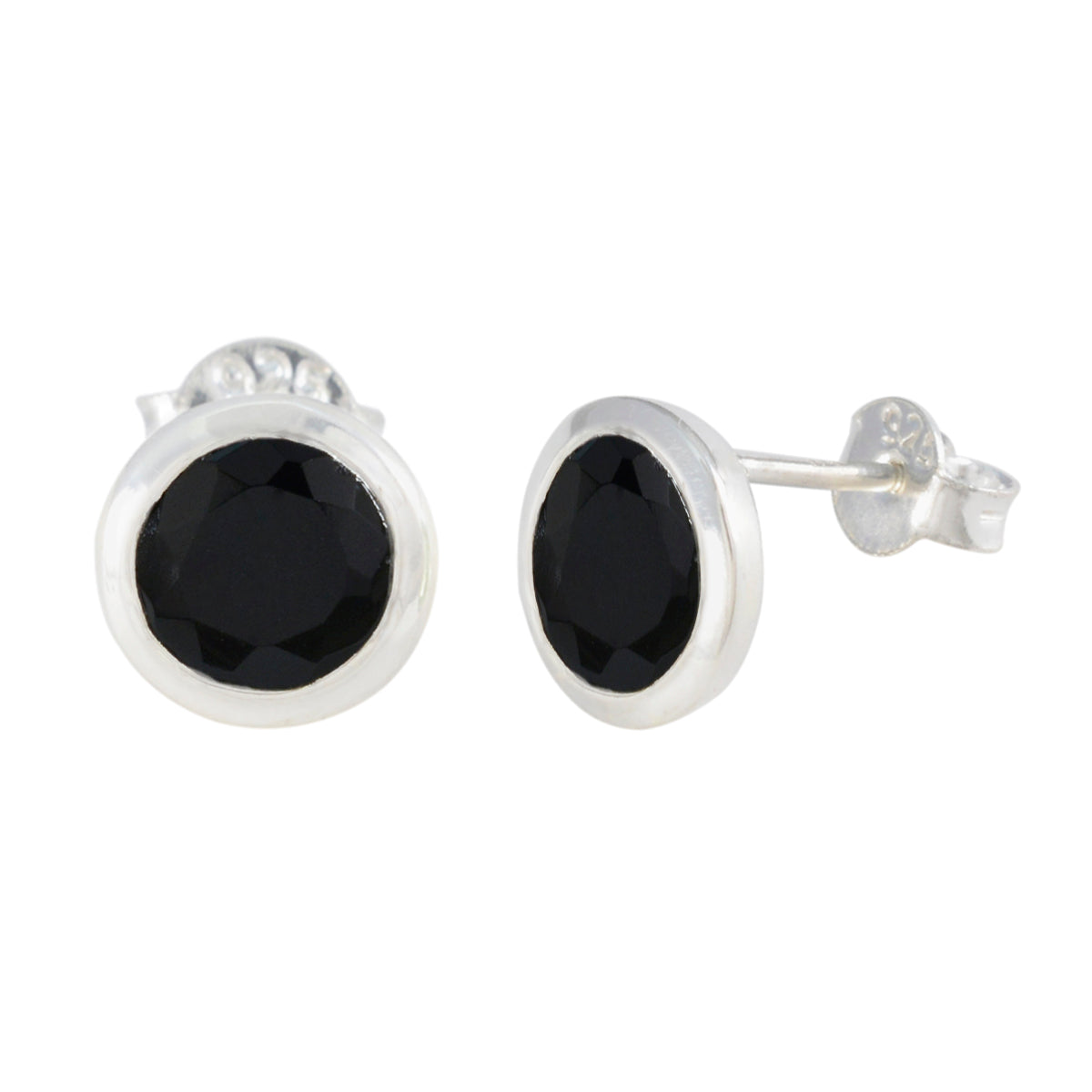 Seo yeon Black Dainty Solitaire Stud Earring