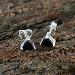 Carolina Black Elegant Solitaire Stud Earring