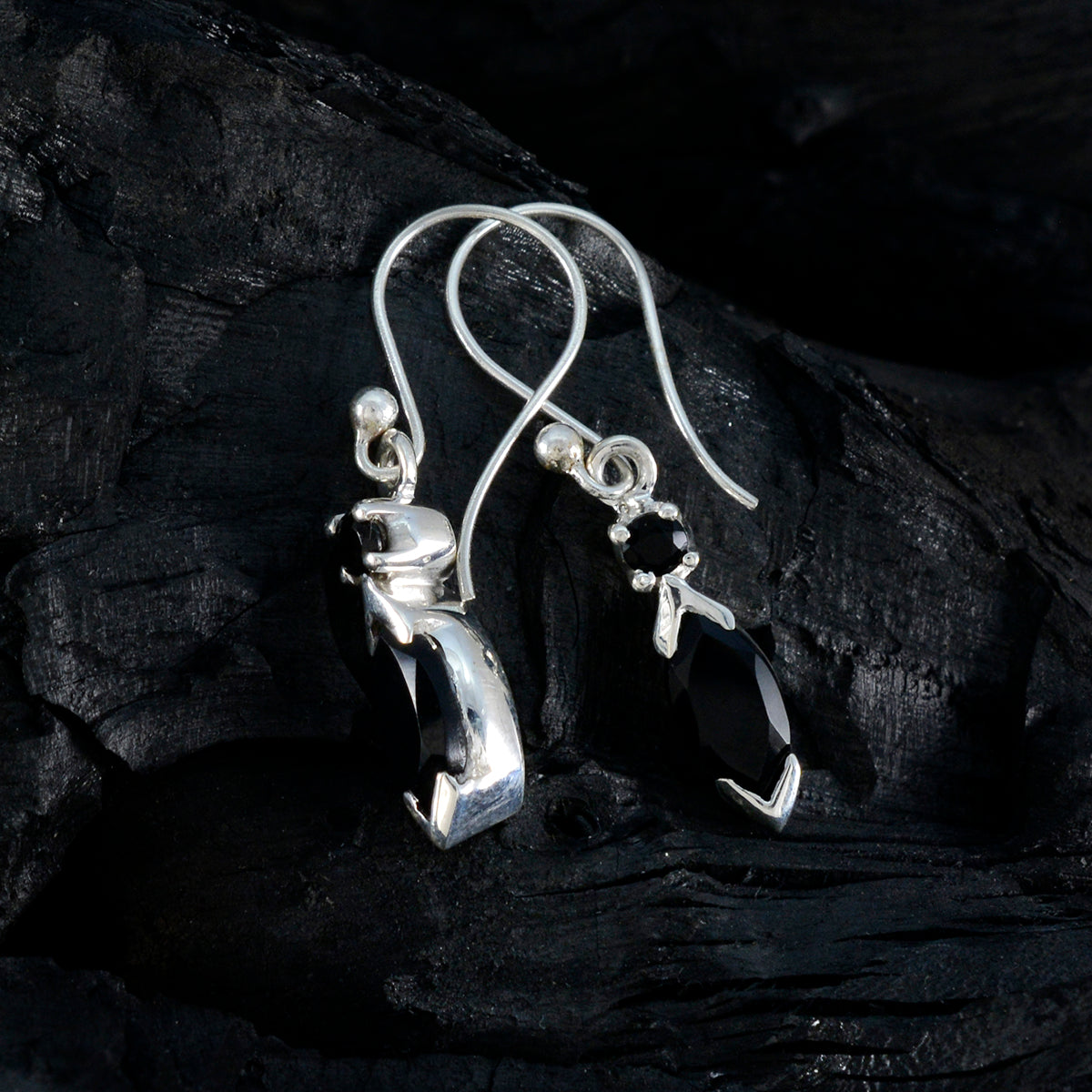 Lucy Black Whisper thin Toi et Moi Dangle Earring