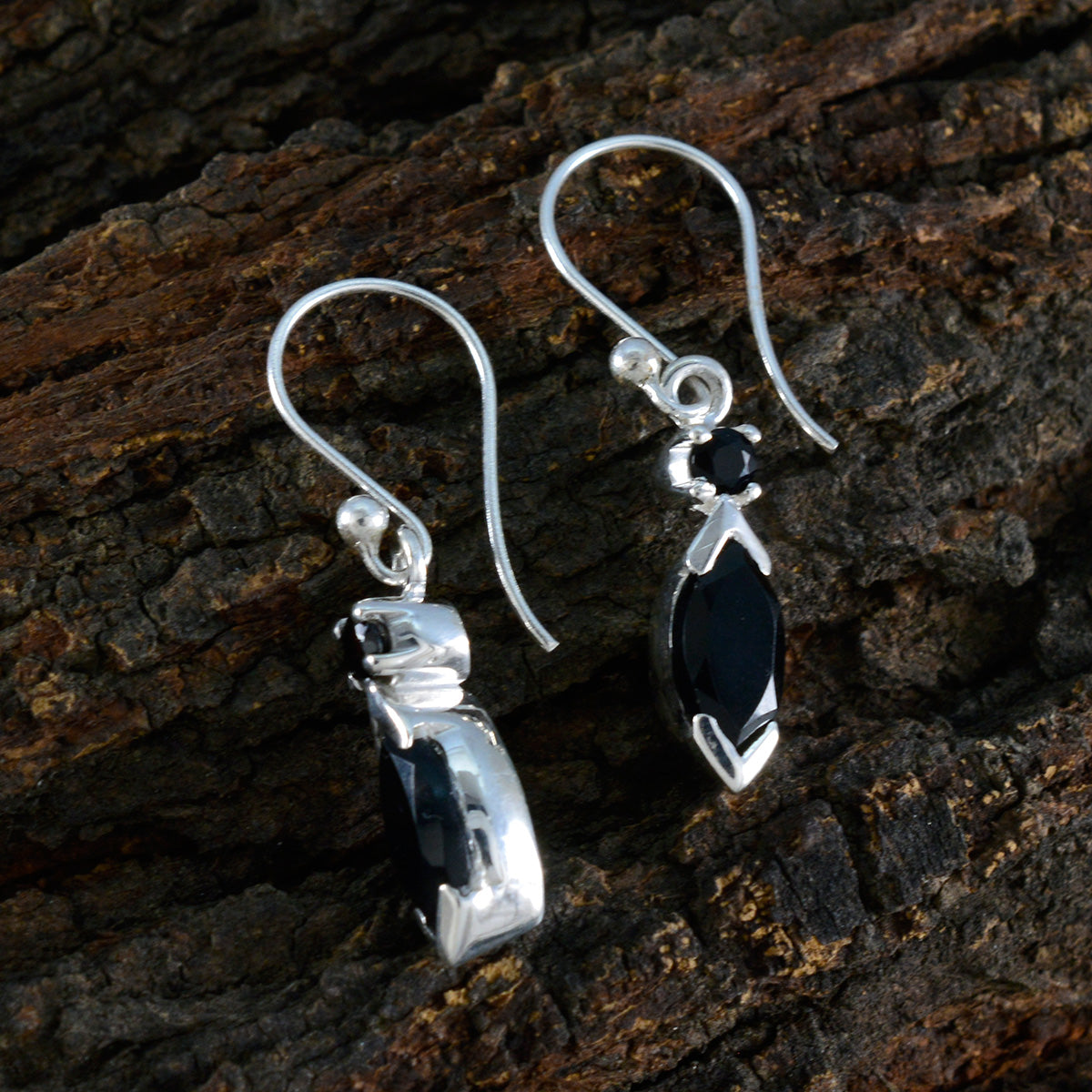 Lucy Black Whisper thin Toi et Moi Dangle Earring