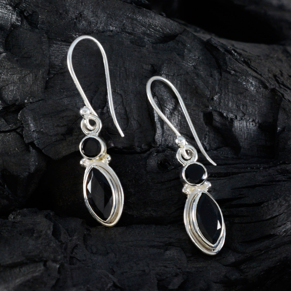 Anna Black Whisper thin Toi et Moi Dangle Earring