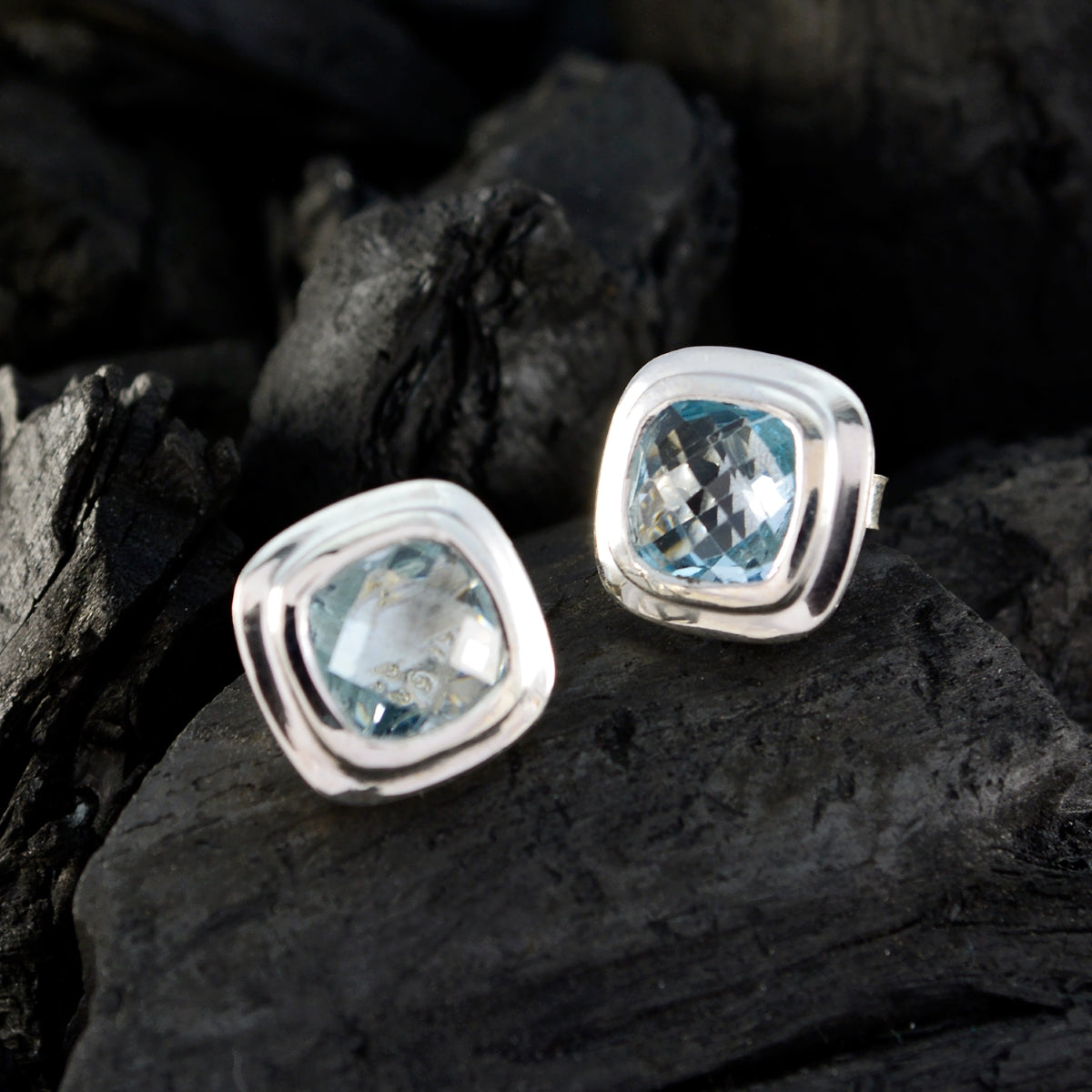 Ángeles Blue Dainty Solitaire Stud Earring