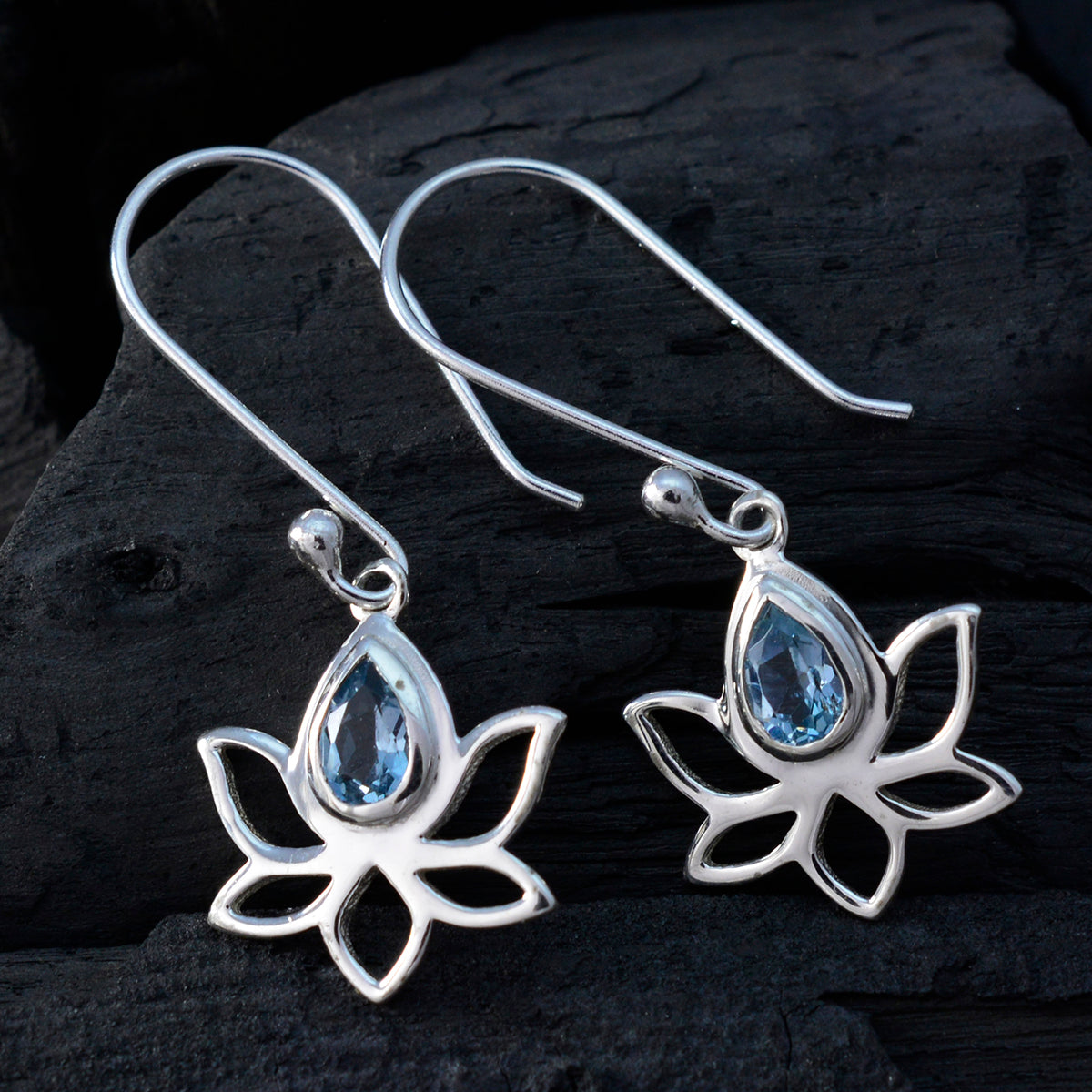 Mei Blue Dainty Solitaire Dangle Earring