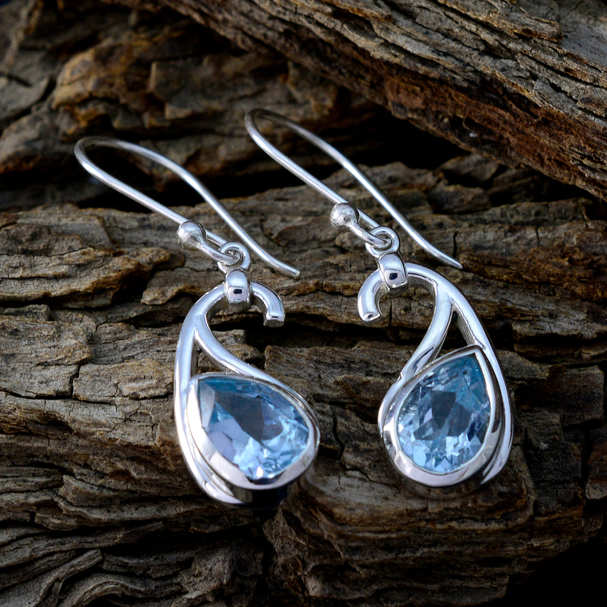 Teresa Blue Featherlight Solitaire Dangle Earring