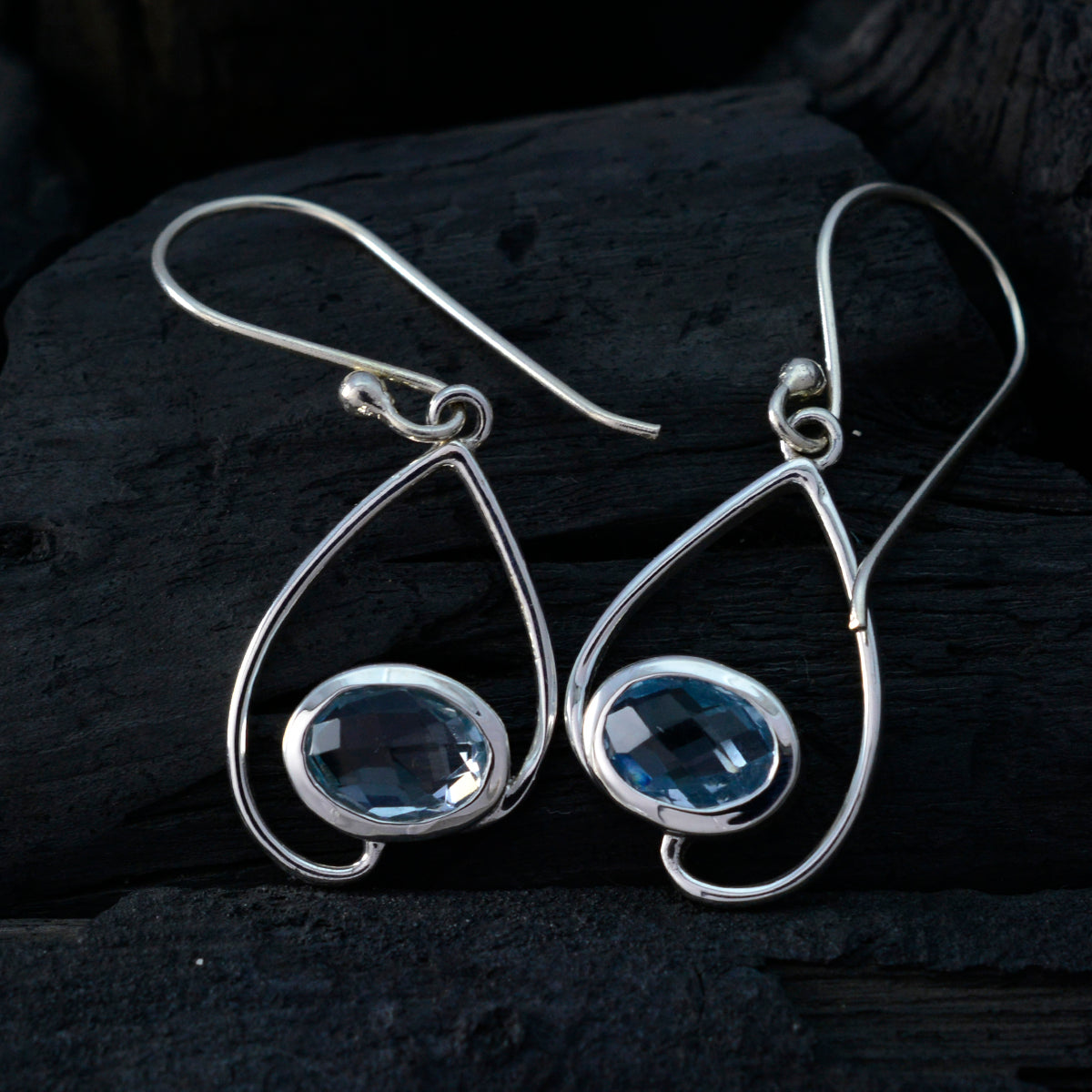 Julieta Blue Delicate Solitaire Dangle Earring