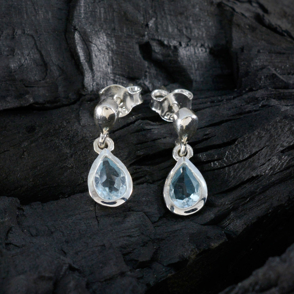 Zoe Blue Delicate Solitaire Stud Earring
