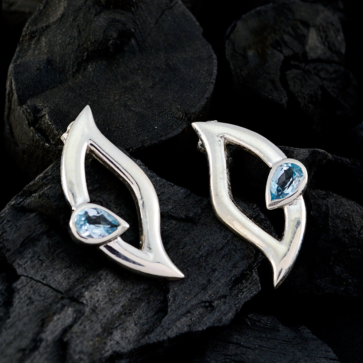 Micaela Blue Classic Solitaire Stud Earring