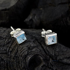 Noelia Blue Minimalist Solitaire Stud Earring
