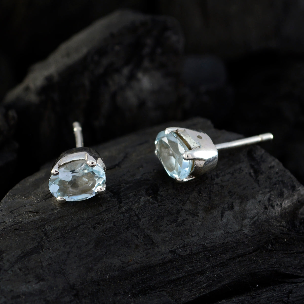 Paula Blue Minimalist Solitaire Stud Earring