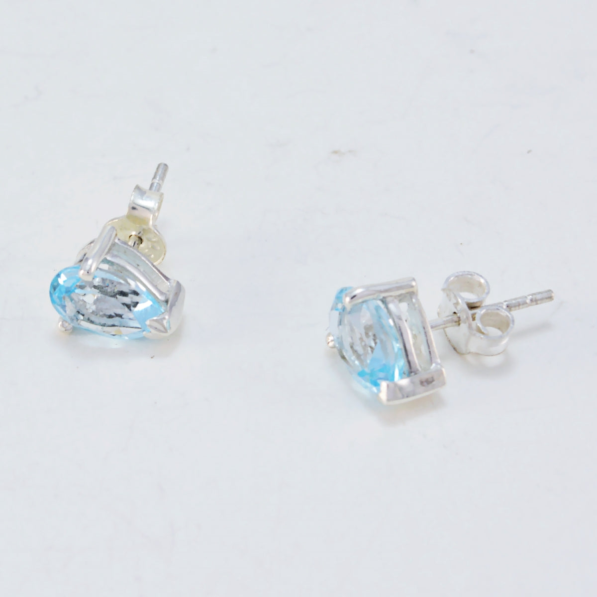 Rebeca Blue Elegant Solitaire Stud Earring