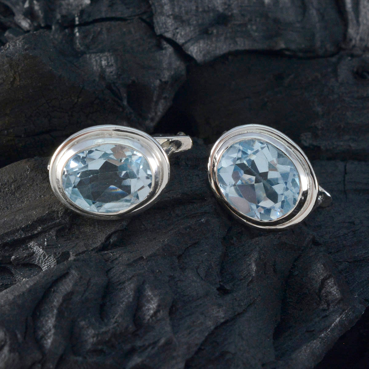 Florencia Blue Whisper thin Solitaire Stud Earring