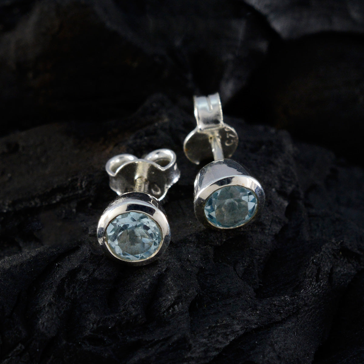 Chloe Blue Delicate Solitaire Stud Earring