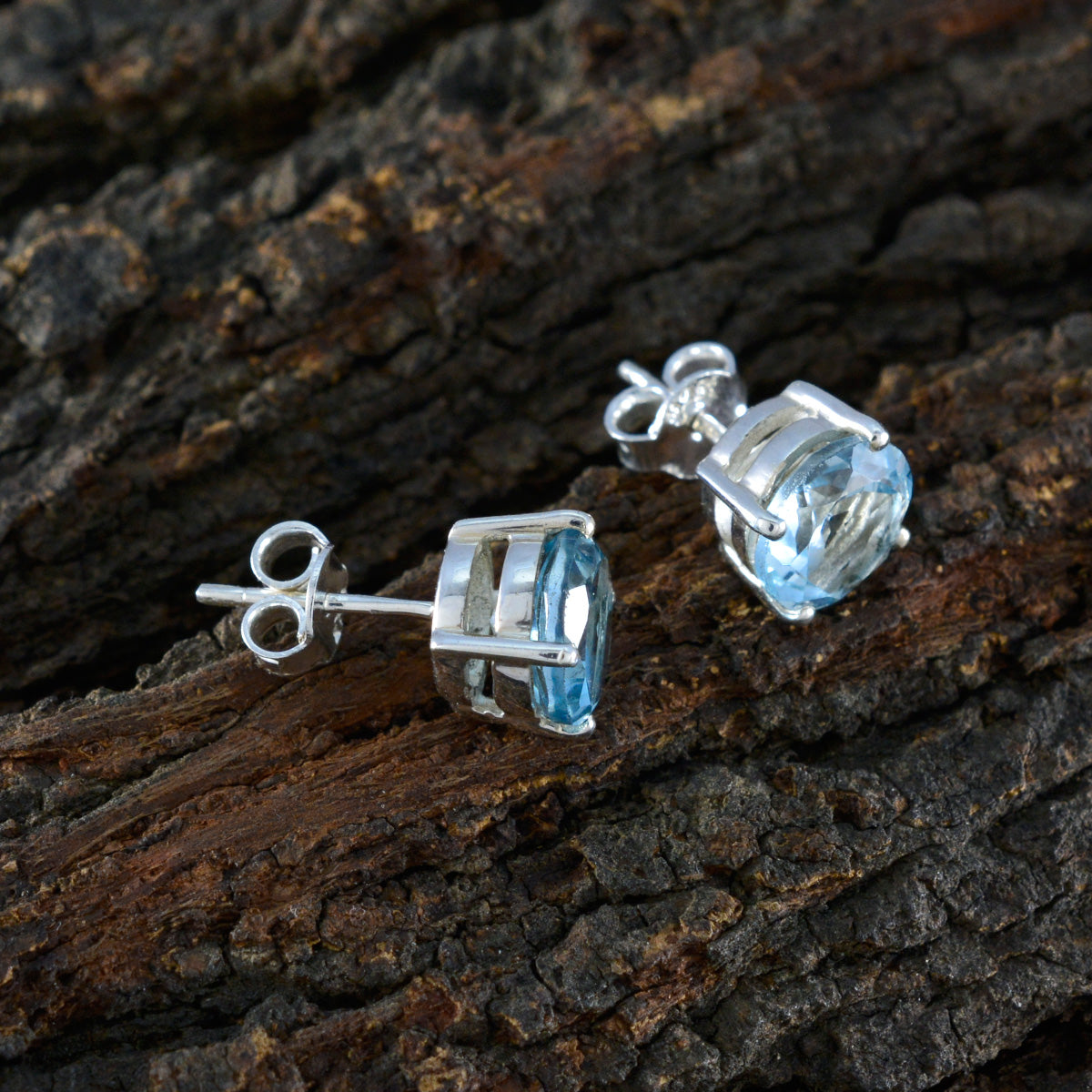 Evelyn Blue Dainty Solitaire Stud Earring