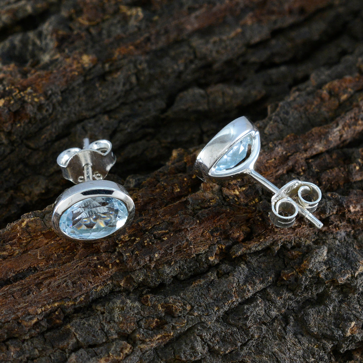 Hina Blue Delicate Solitaire Stud Earring