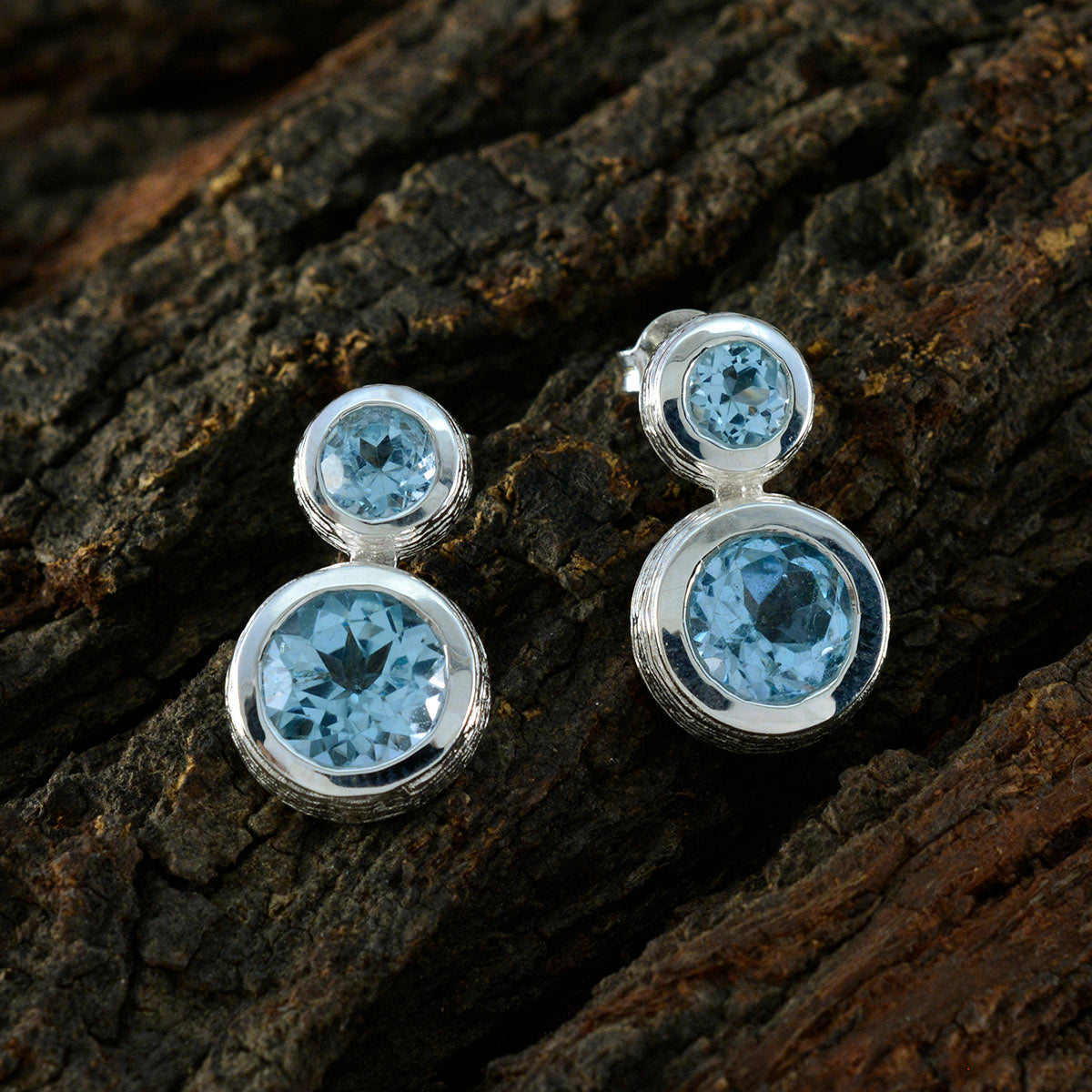 Eleanor Blue Minimal Toi et Moi Stud Earring