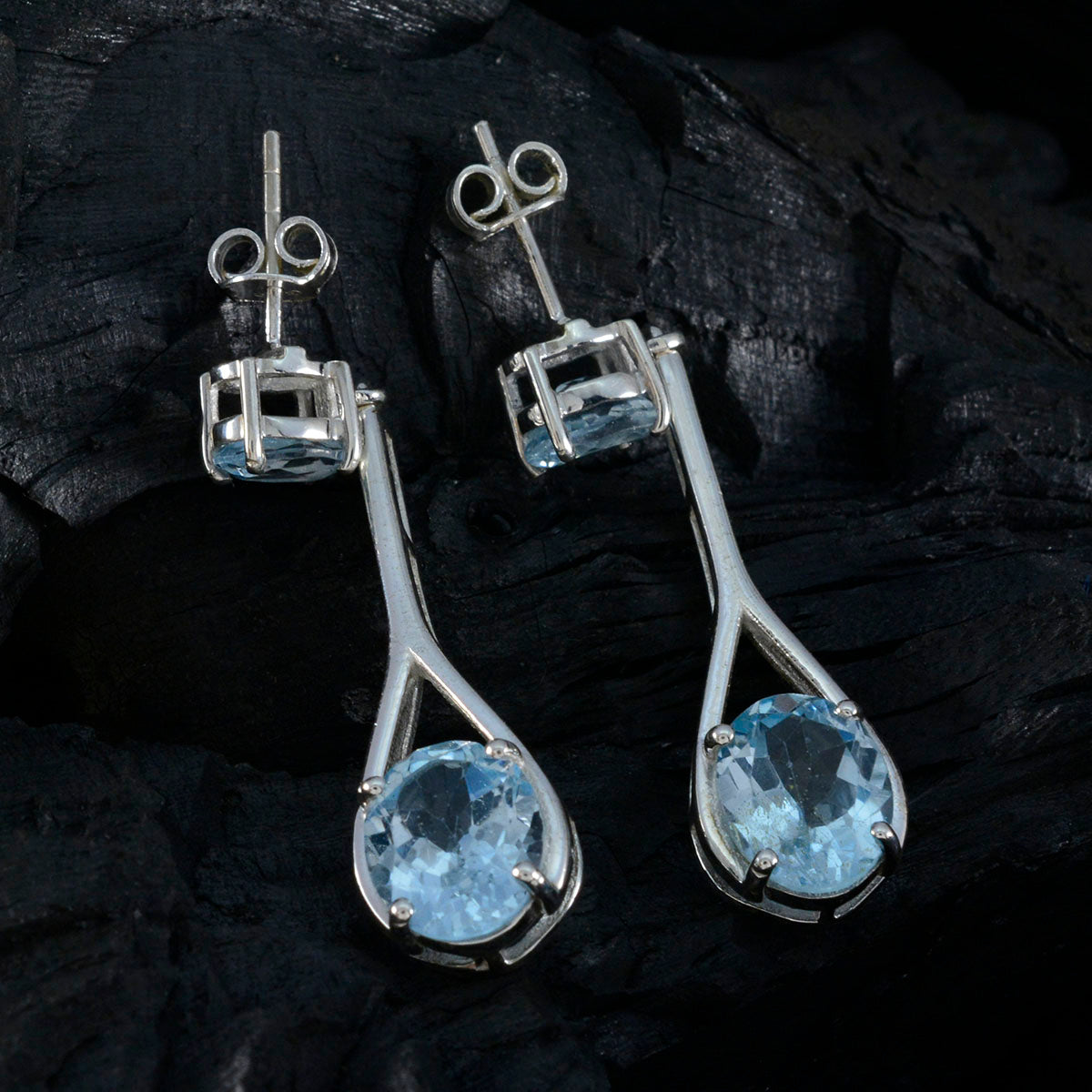 Ji eun Blue Minimal Toi et Moi Stud Earring