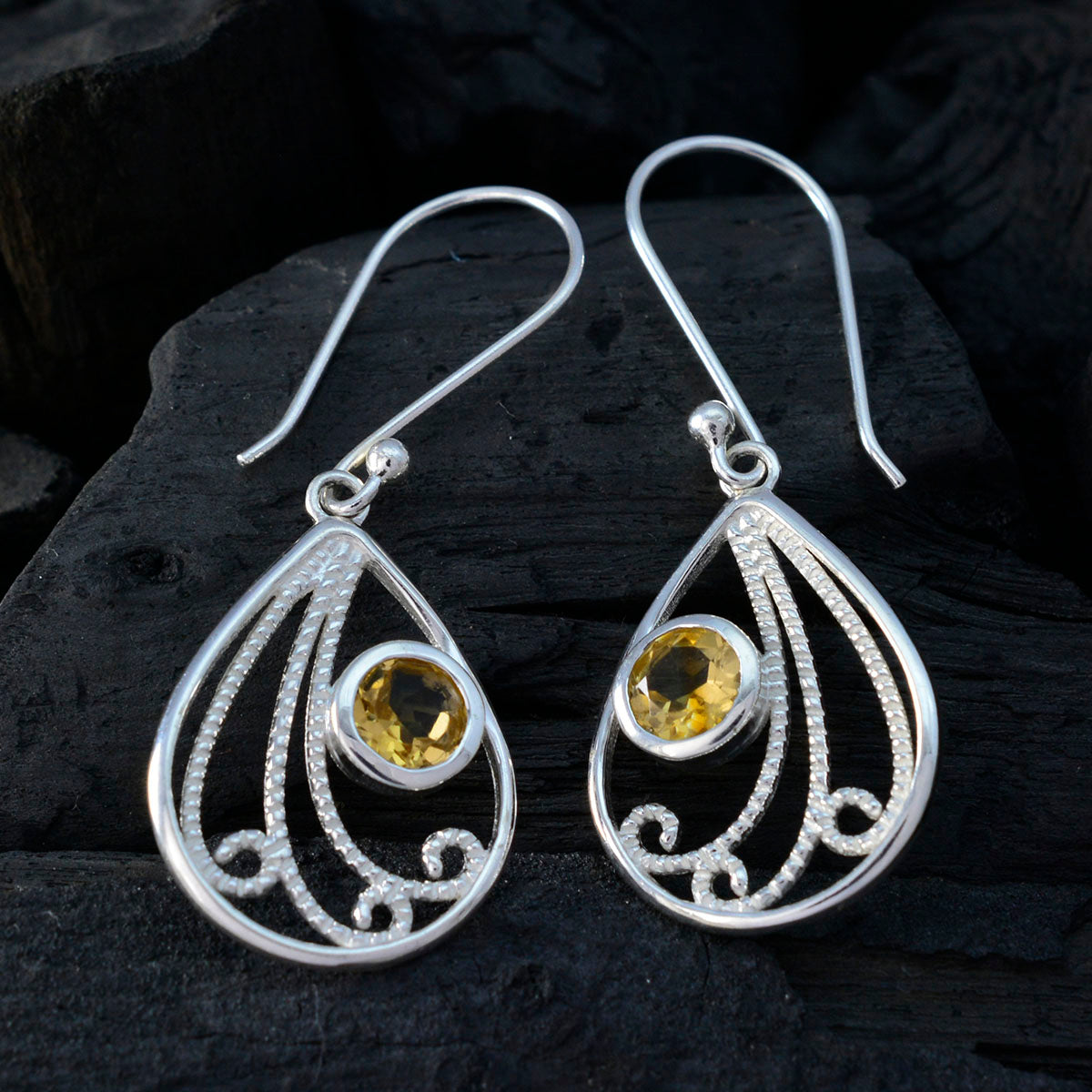 Lea Yellow Dainty Solitaire Dangle Earring