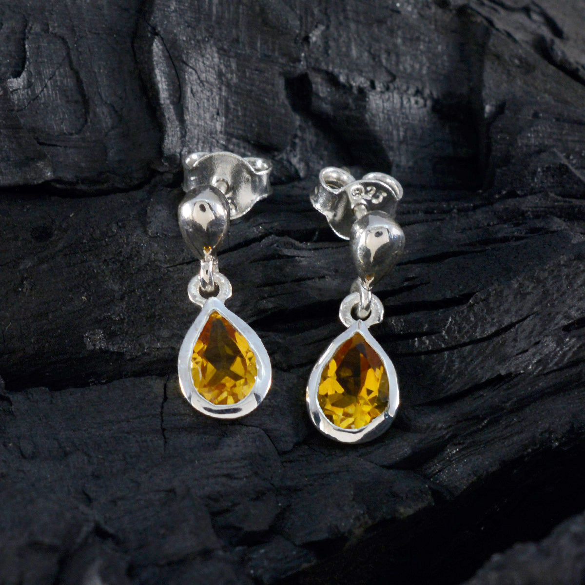 Lucy Yellow Elegant Solitaire Stud Earring