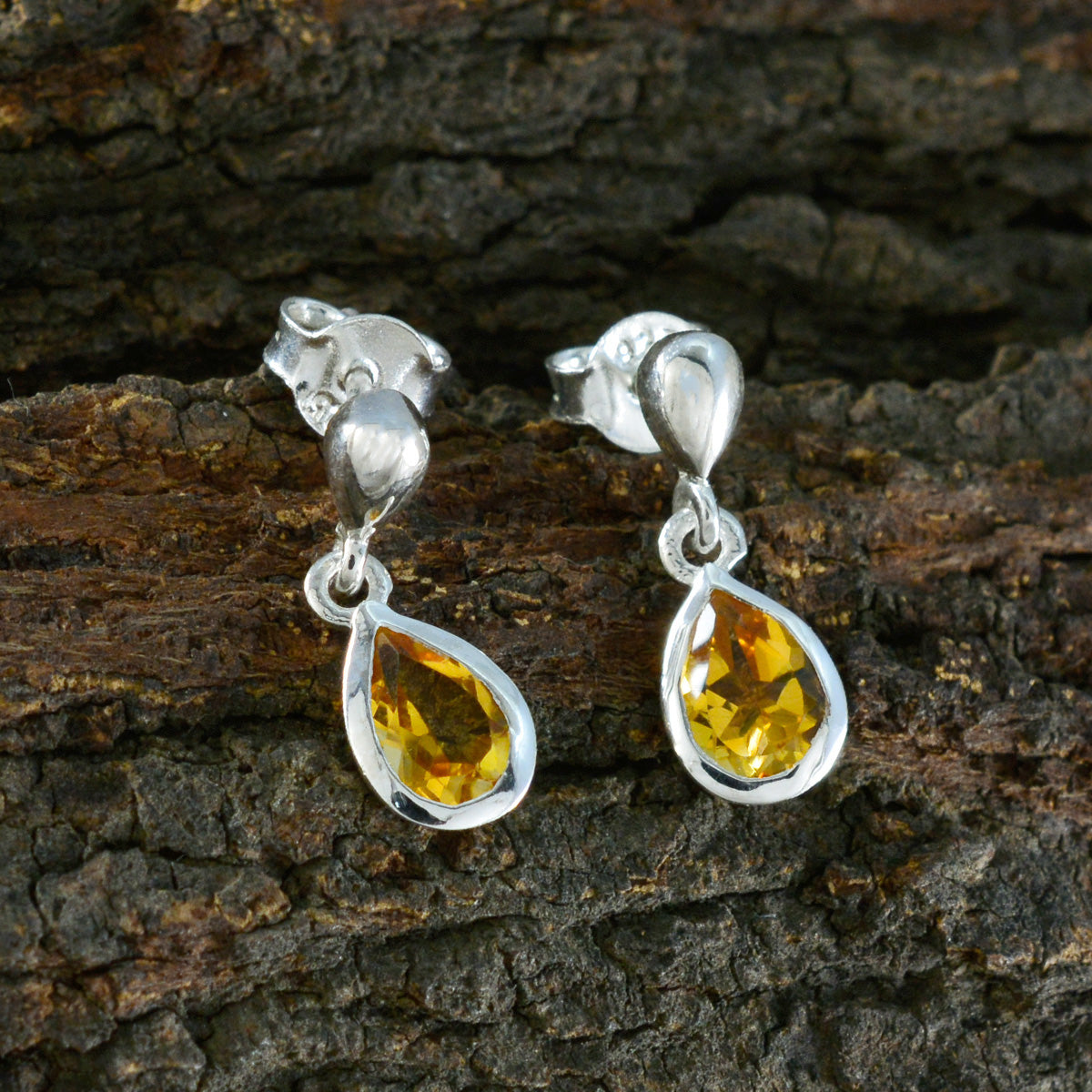 Lucy Yellow Elegant Solitaire Stud Earring