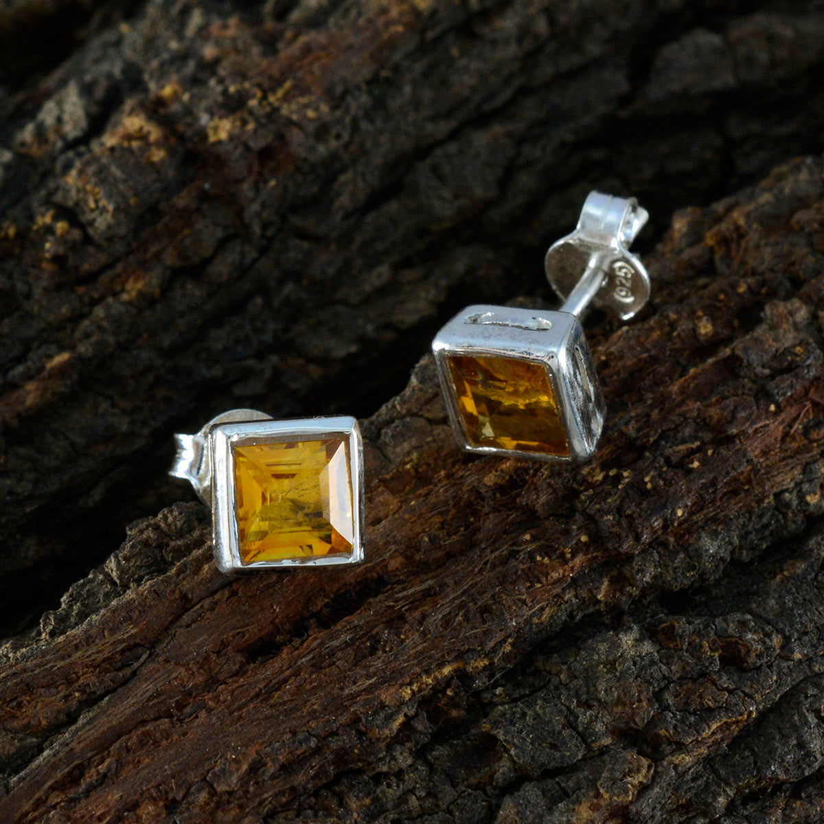 Nella Yellow Minimalist Solitaire Stud Earring