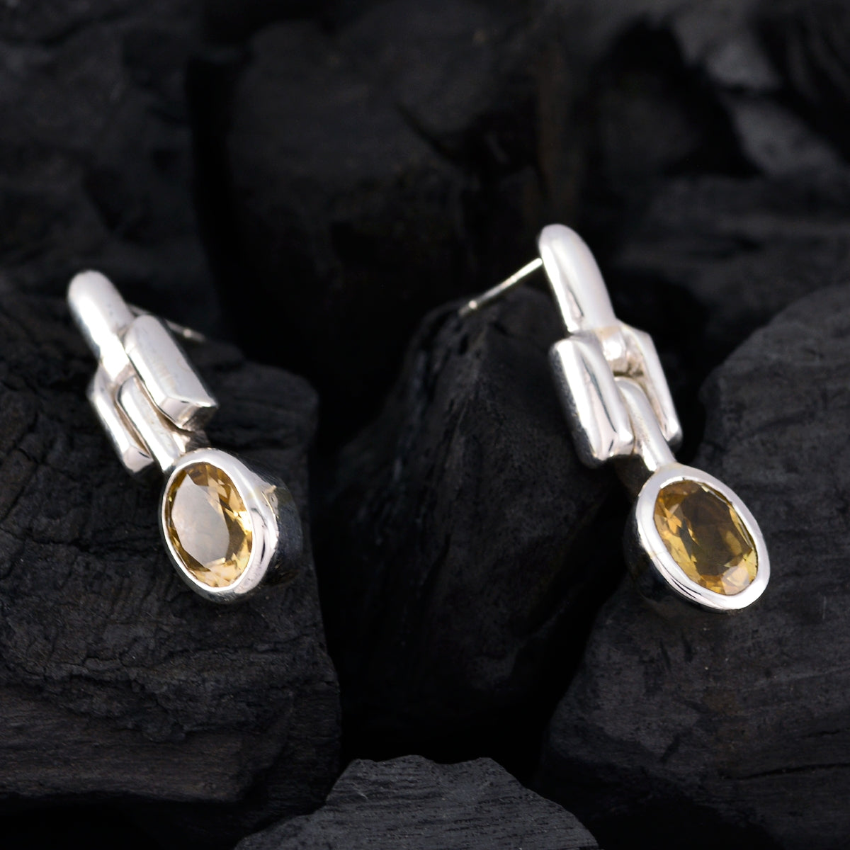 Yuna Yellow Edgy Solitaire Stud Earring