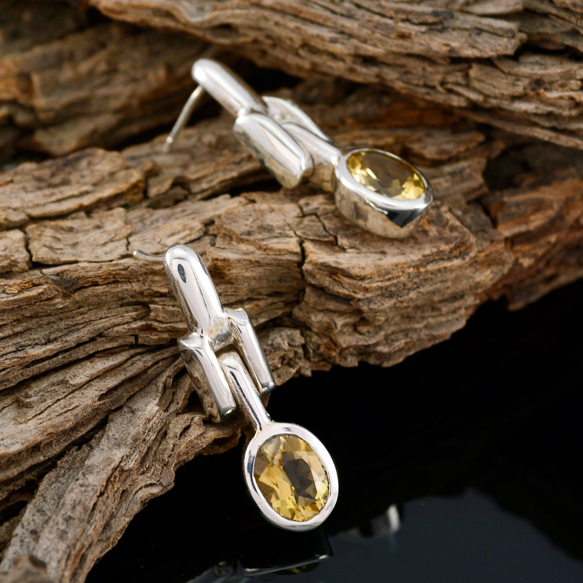 Yuna Yellow Edgy Solitaire Stud Earring