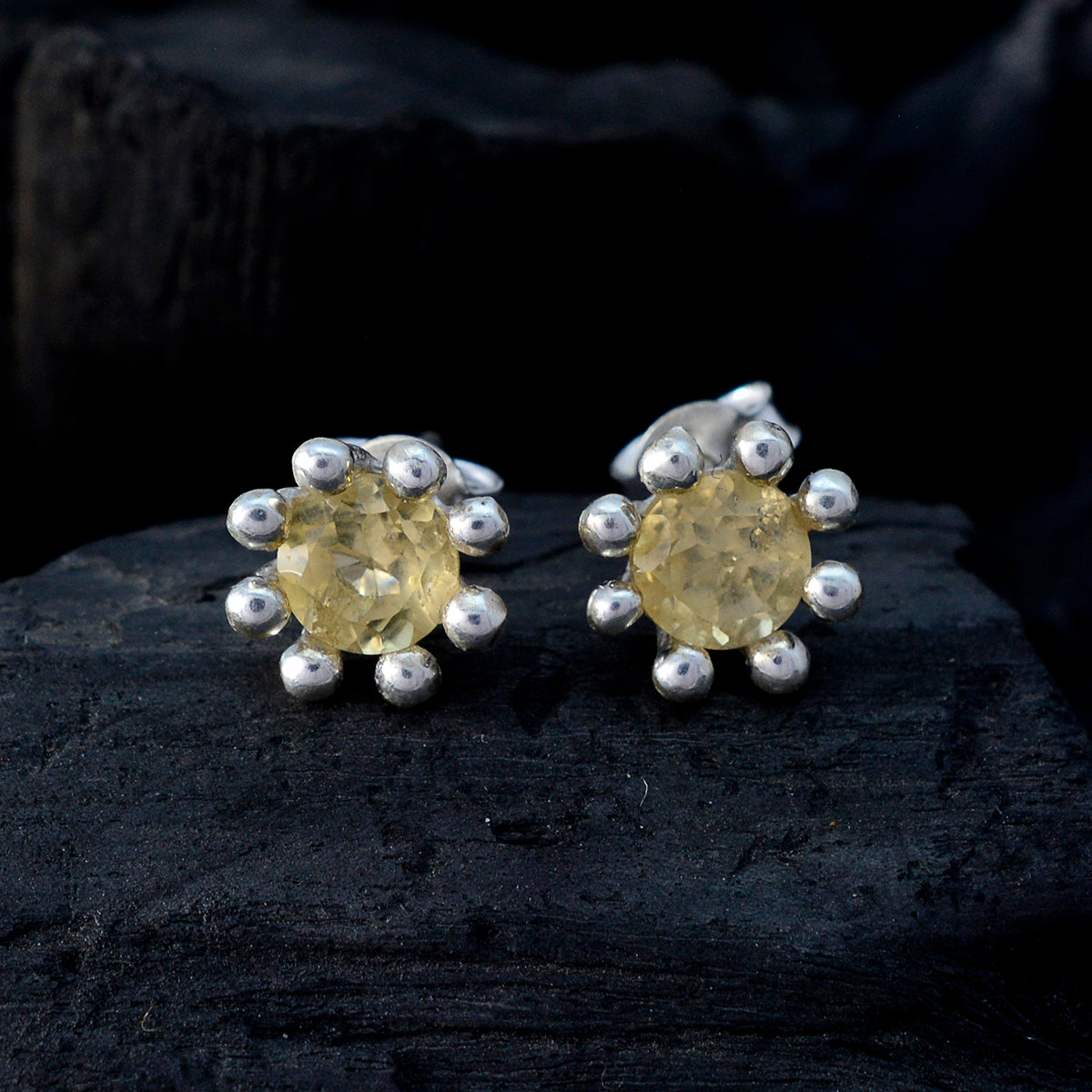 Fernanda Yellow Elegant Solitaire Stud Earring
