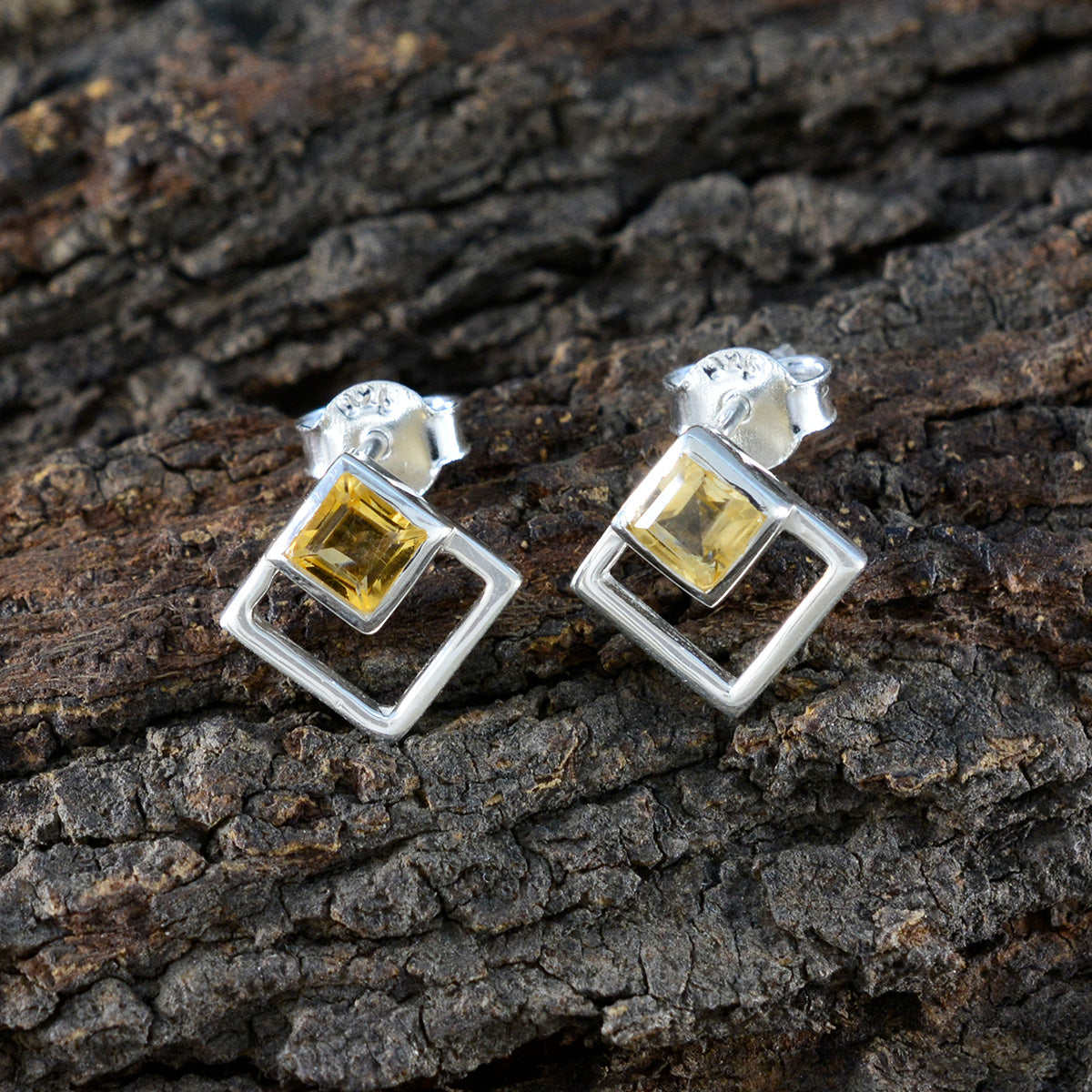 Agustina Yellow Elegant Solitaire Stud Earring