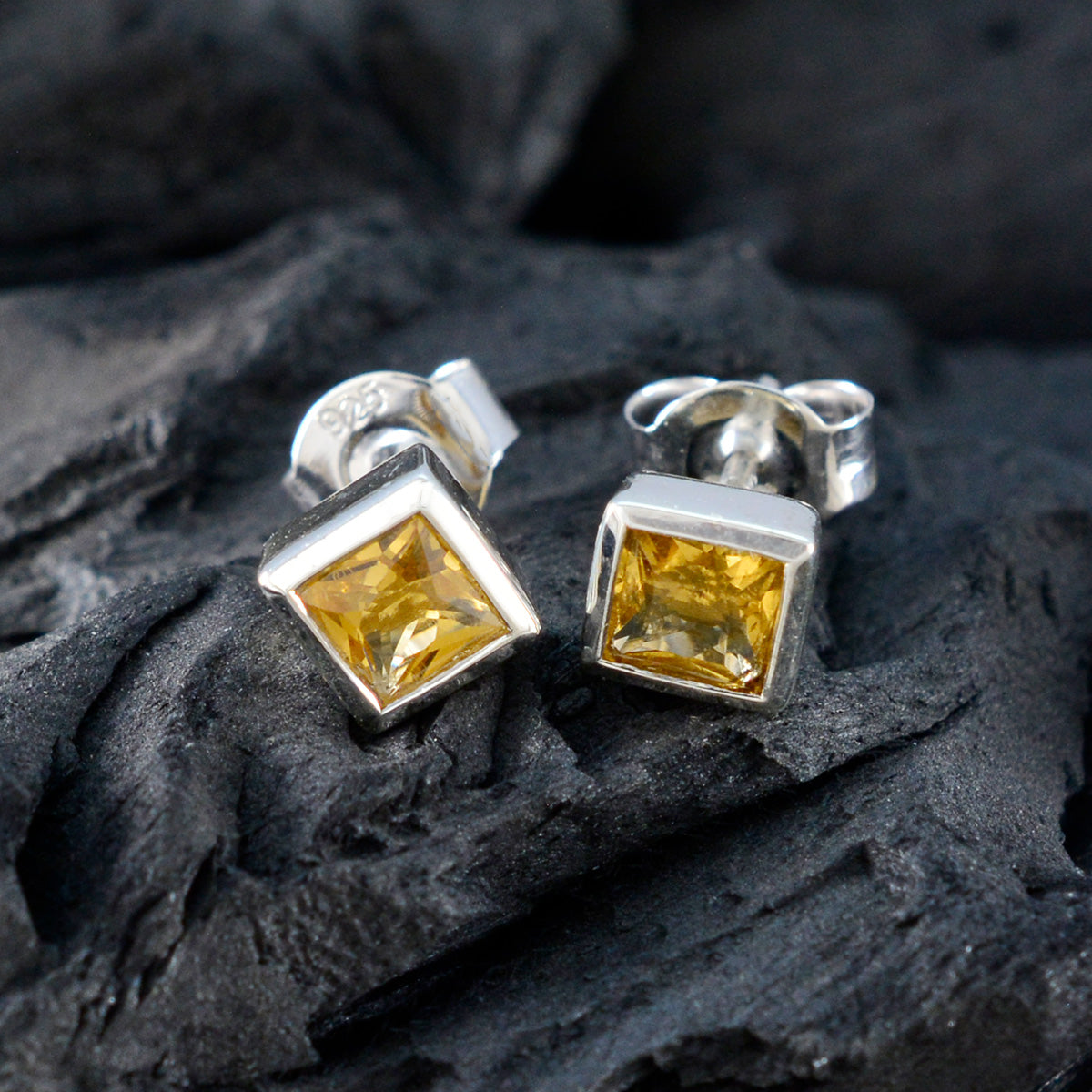 Joaquina Yellow Elegant Solitaire Stud Earring