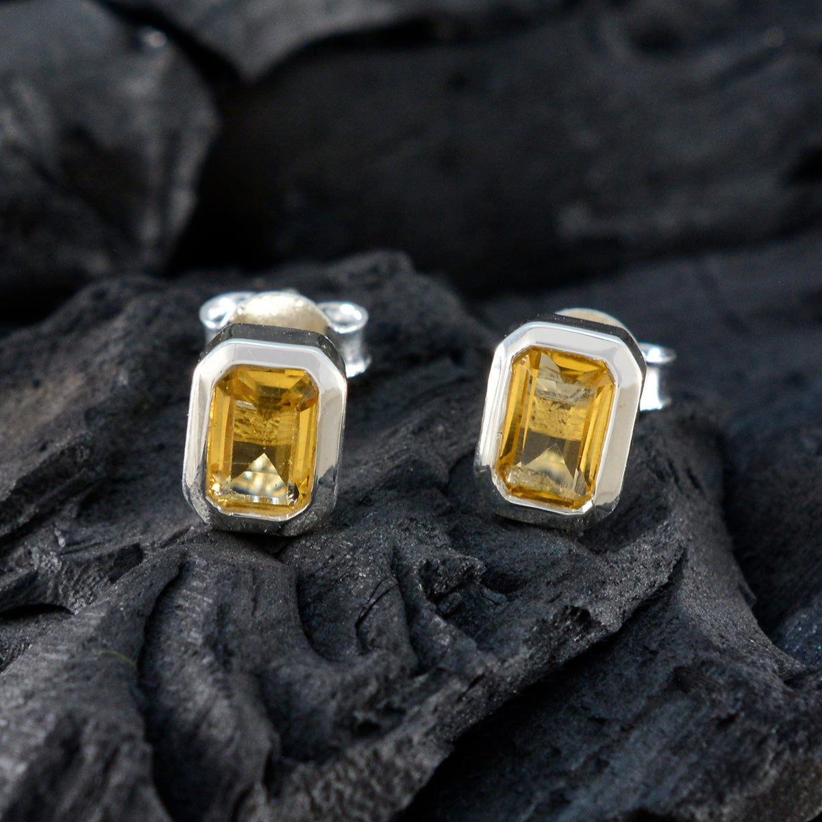 Lucia Yellow Elegant Solitaire Stud Earring