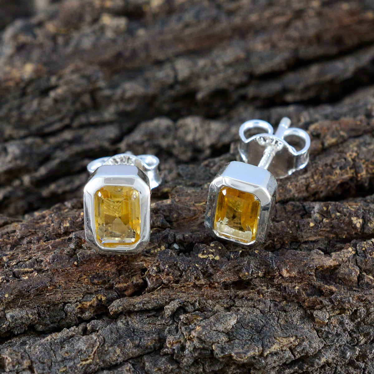 Lucia Yellow Elegant Solitaire Stud Earring