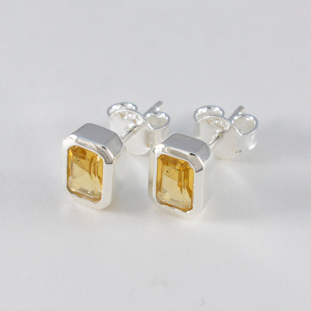 Lucia Yellow Elegant Solitaire Stud Earring