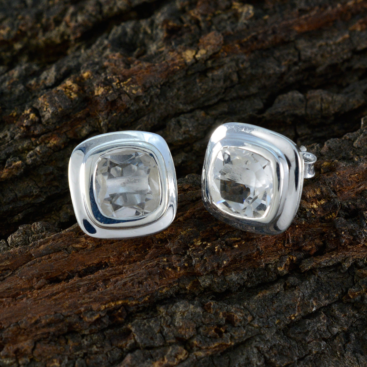 Li Lee White Dainty Solitaire Stud Earring