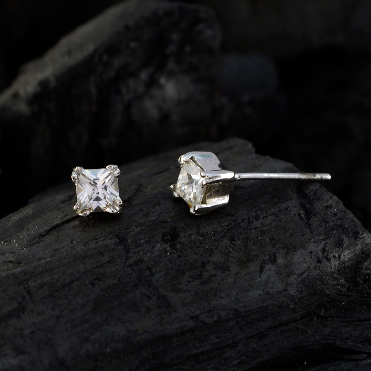 Ling White Minimalist Solitaire Stud Earring