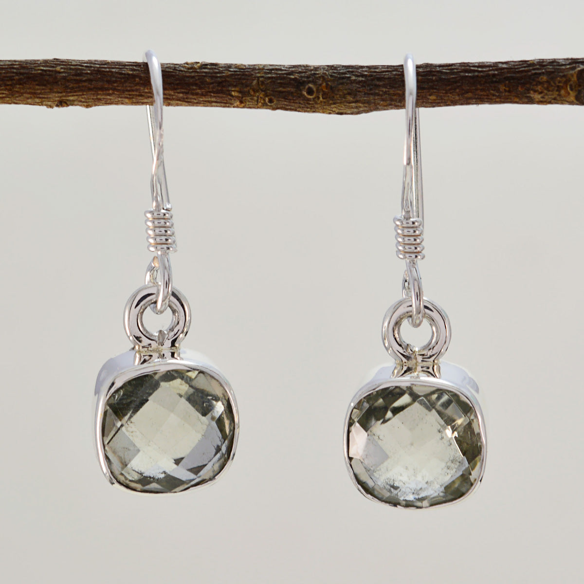 Seo yeon Green Elegant multiple Dangle Earring