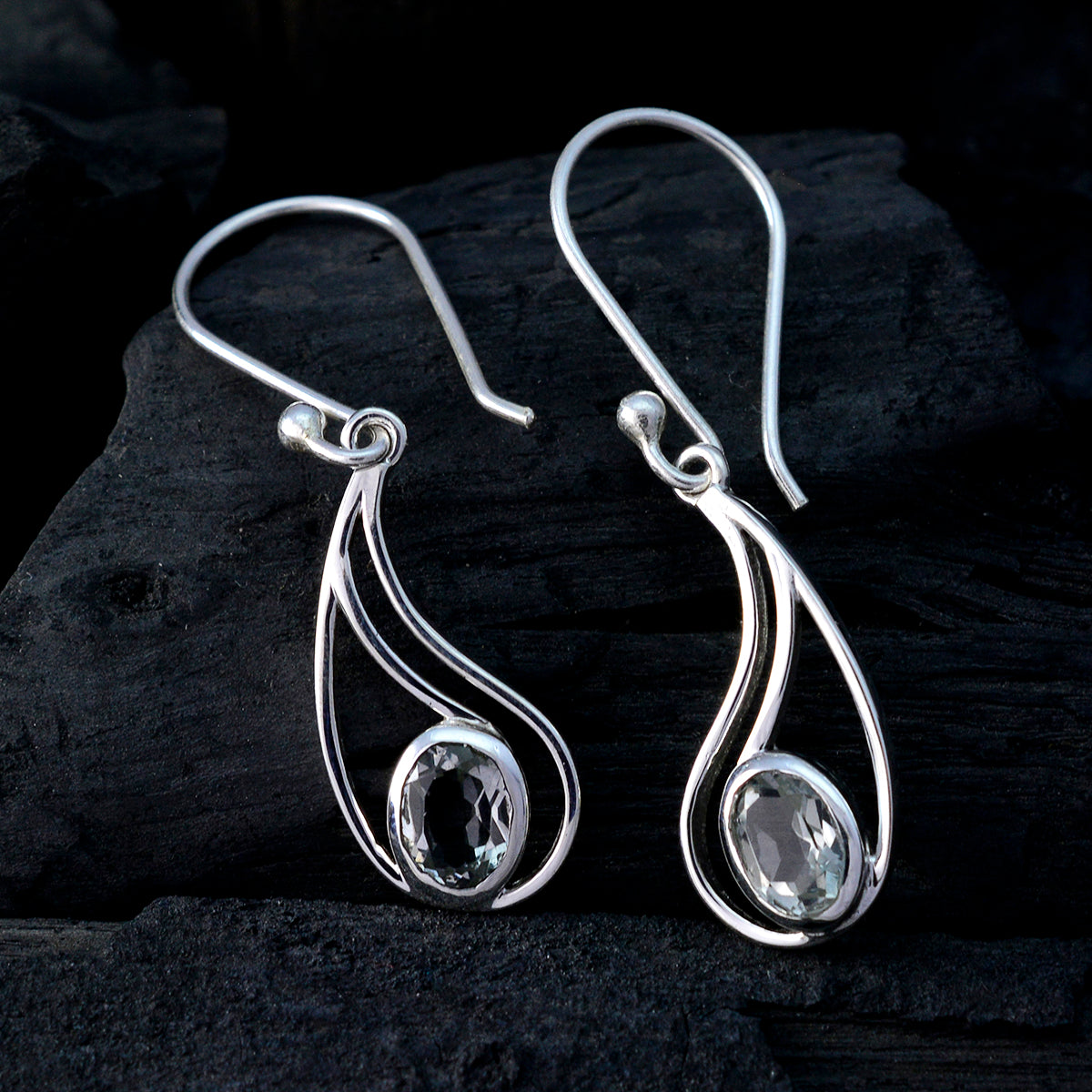 Constanza Green Elegant Solitaire Dangle Earring