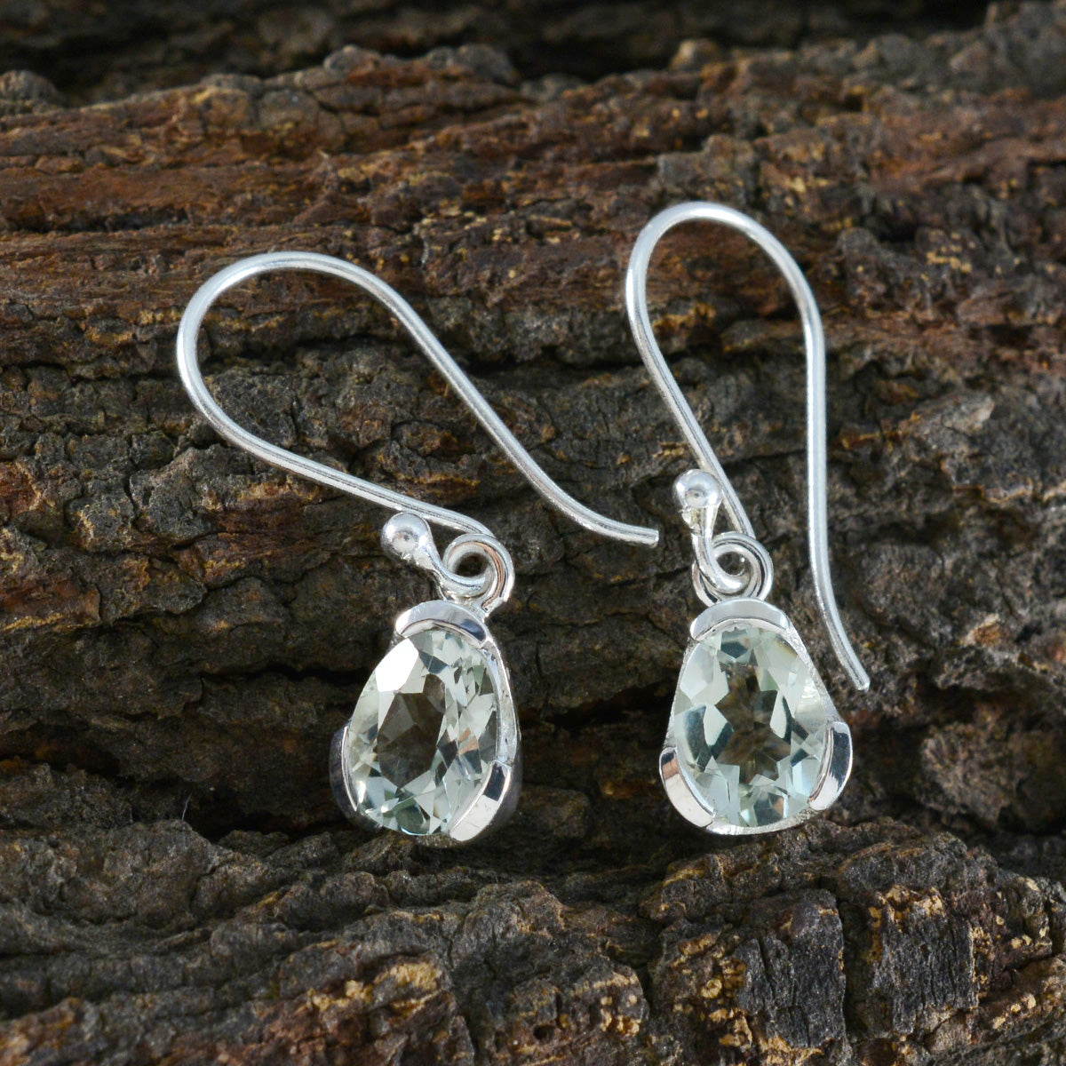 Nari Green Slim Solitaire Dangle Earring