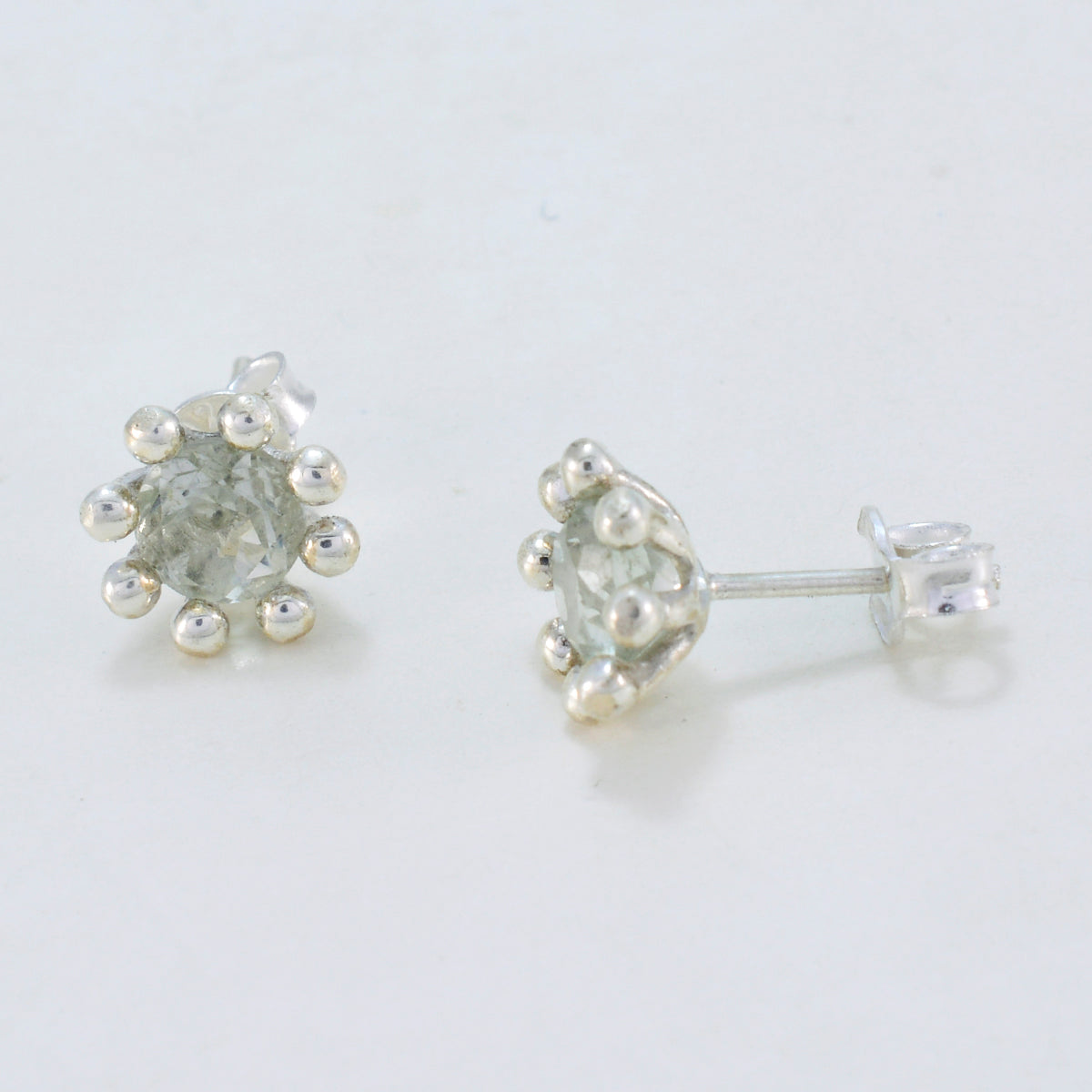 Florencia Purple Elegant Solitaire Stud Earring