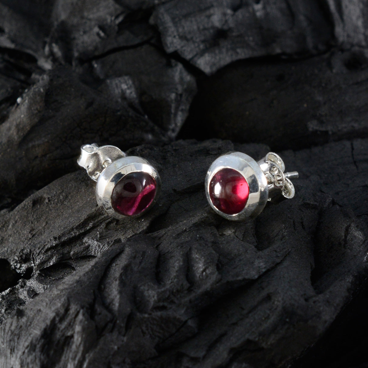 Clara Red Elegant Solitaire Stud Earring