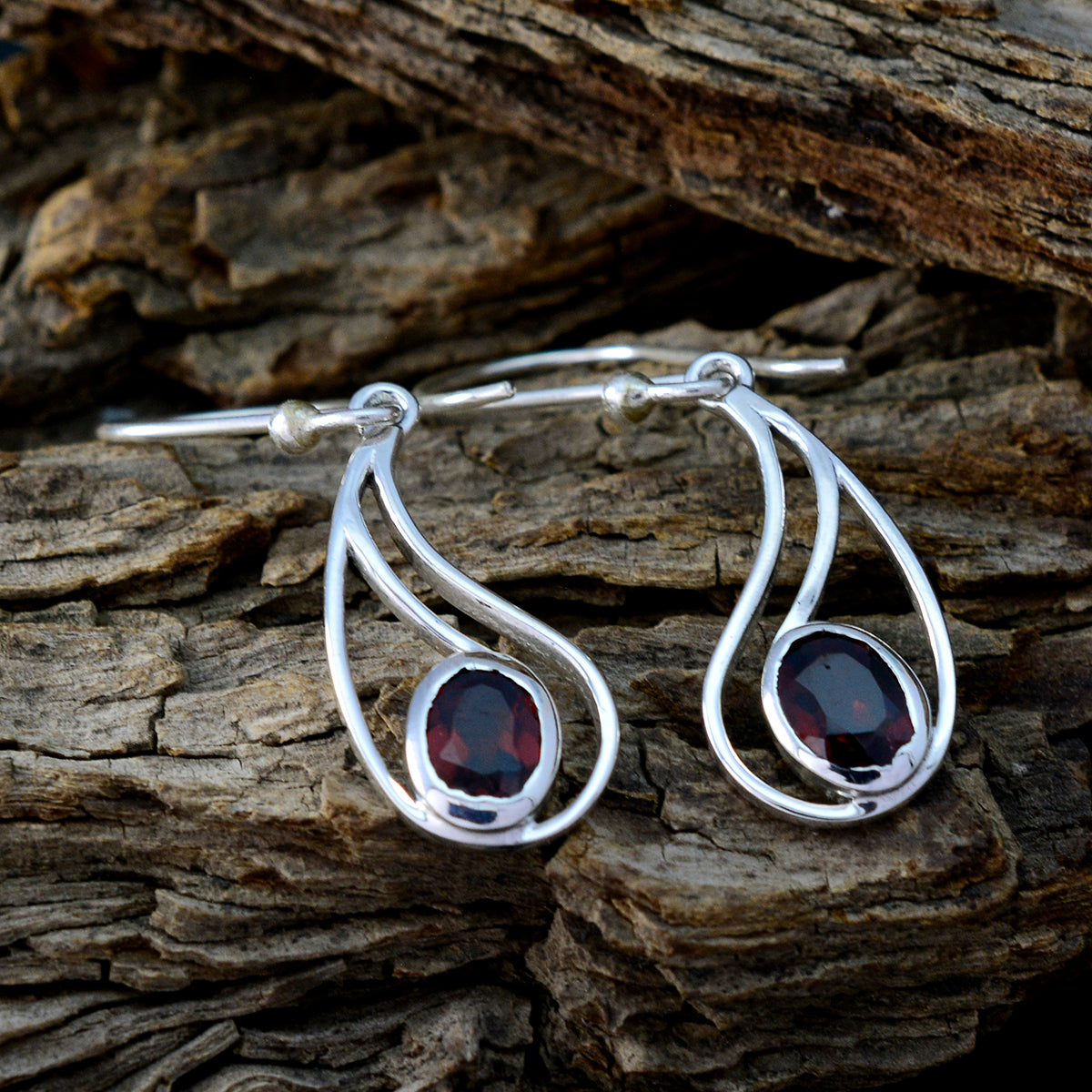 Sophia Red Elegant Solitaire Dangle Earring