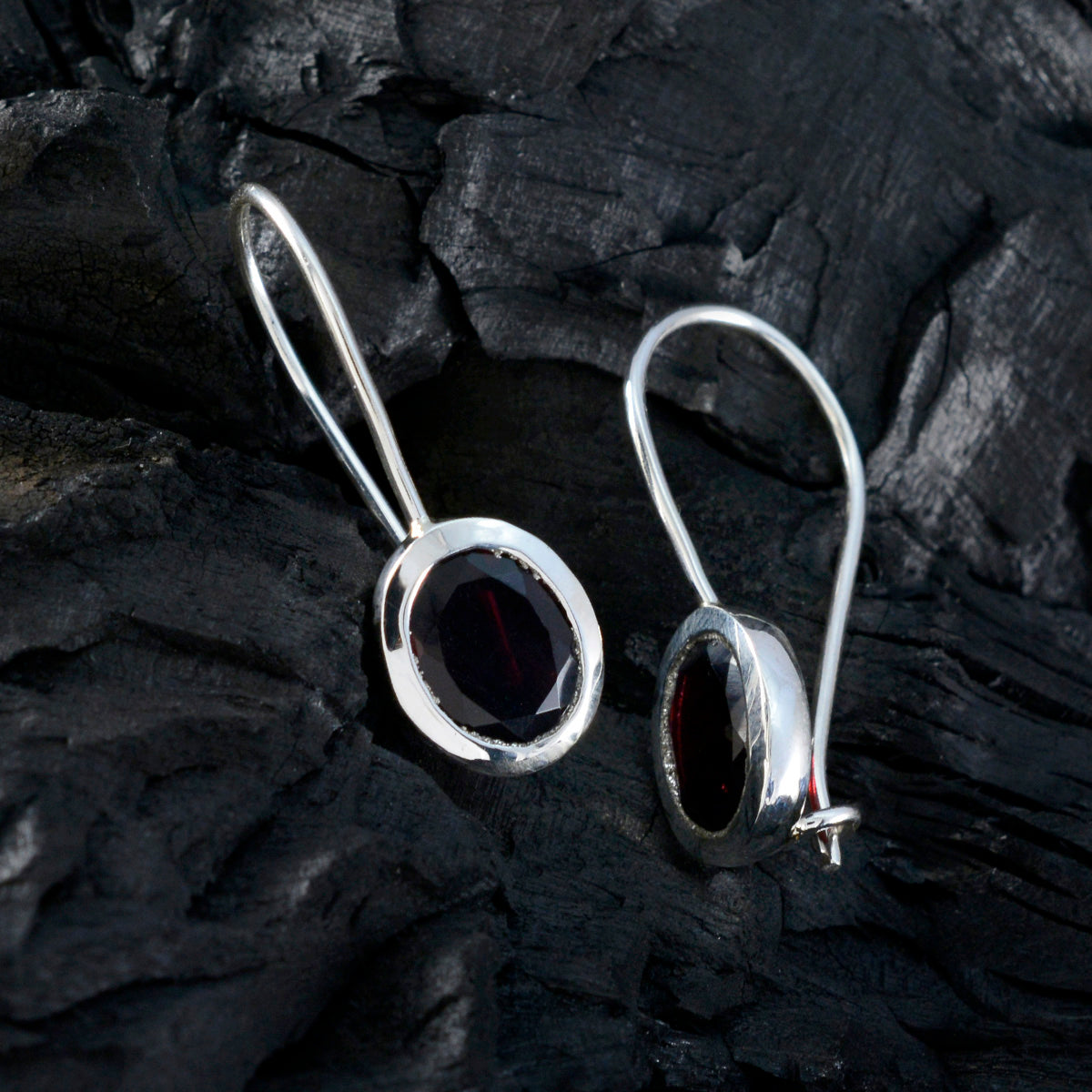 Violet Red Delicate Solitaire Dangle Earring