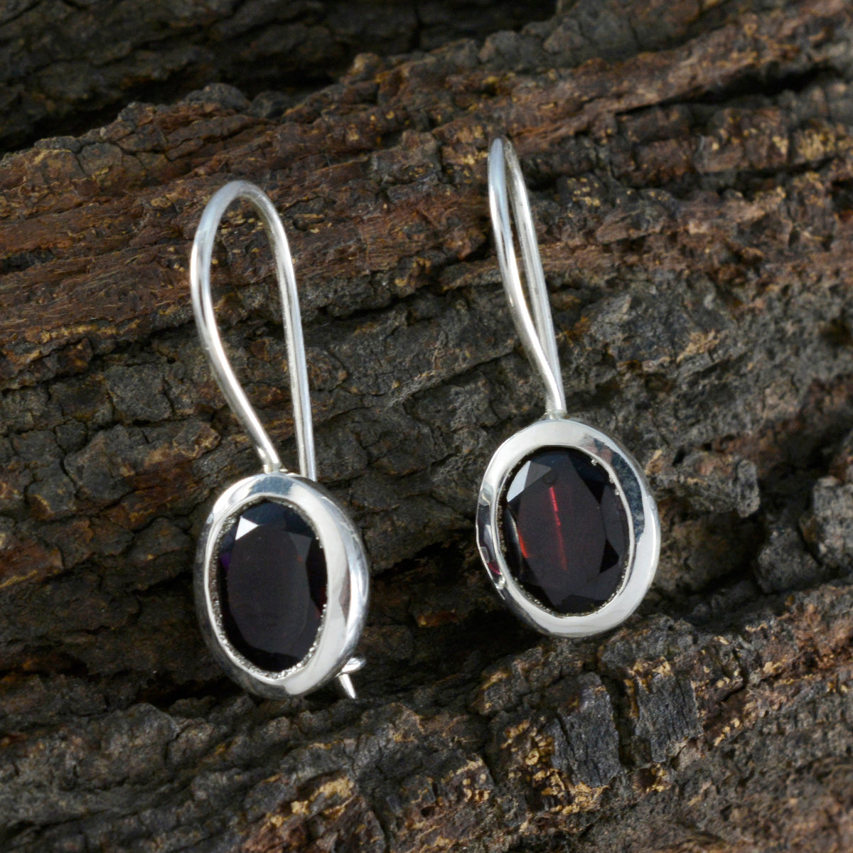 Violet Red Delicate Solitaire Dangle Earring