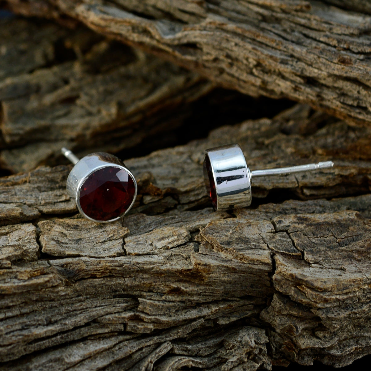 Zoe Red Elegant Solitaire Stud Earring