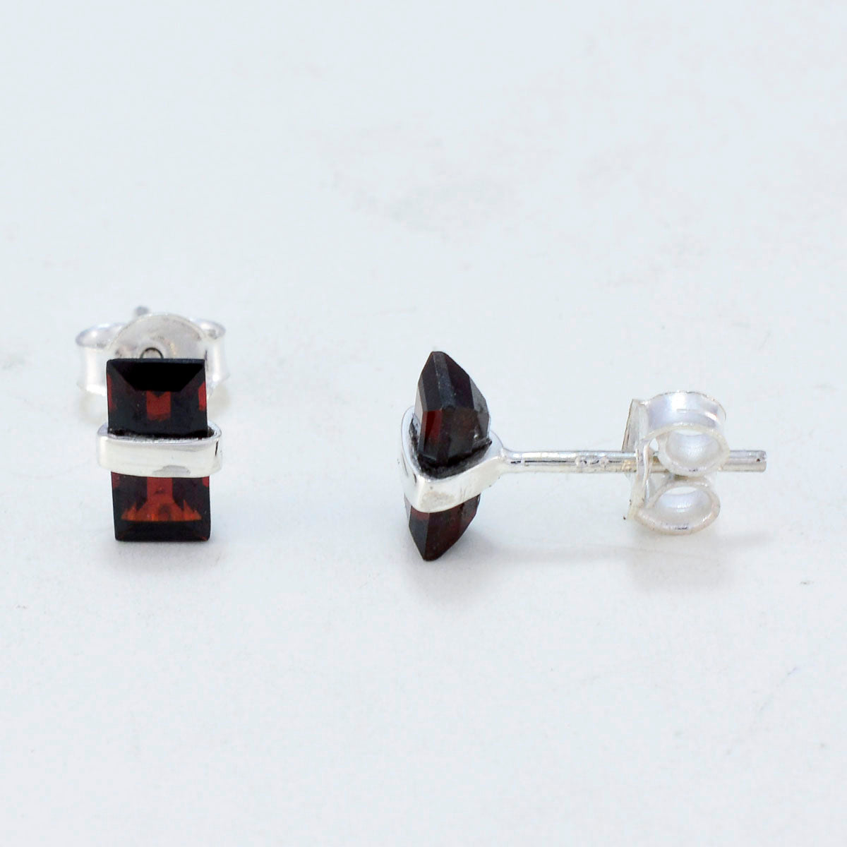Agustina Red Minimalist Solitaire Stud Earring