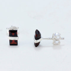 Agustina Red Minimalist Solitaire Stud Earring