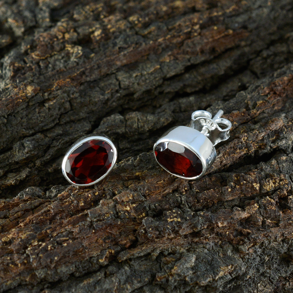 Autumn Red Delicate Solitaire Stud Earring