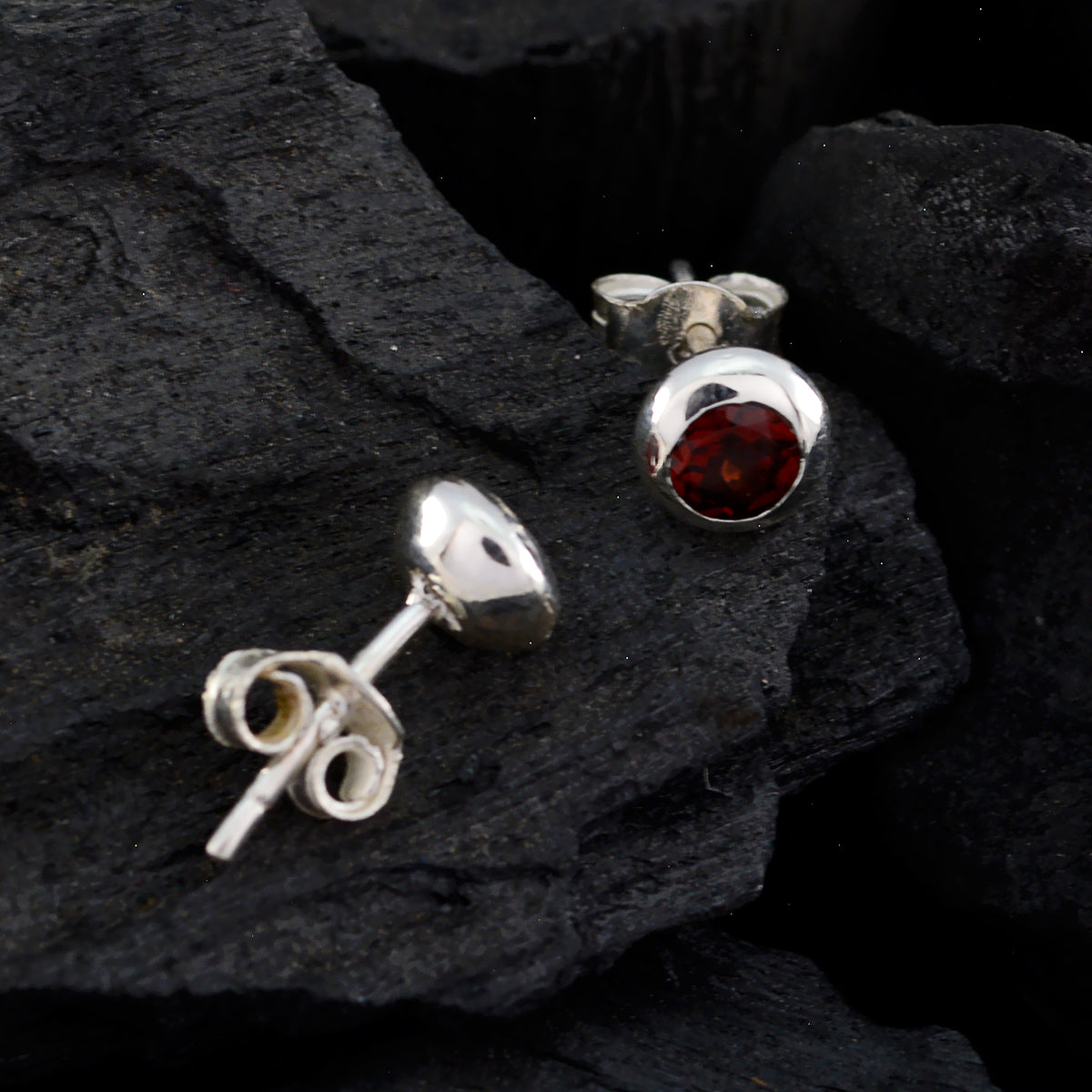 Constanza Red Elegant Solitaire Stud Earring