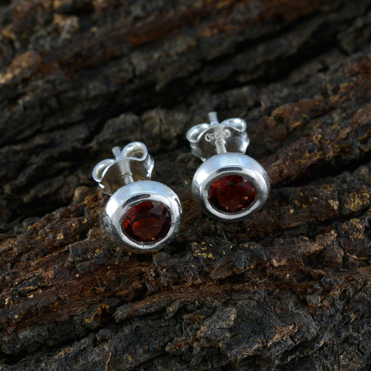 Constanza Red Elegant Solitaire Stud Earring