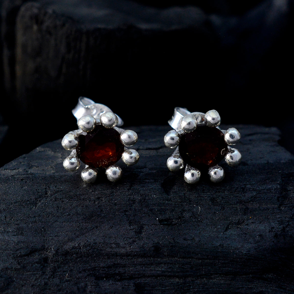 Gabriela Red Elegant Solitaire Stud Earring