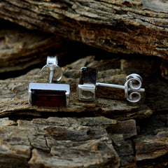 Julieta Red Elegant Solitaire Stud Earring